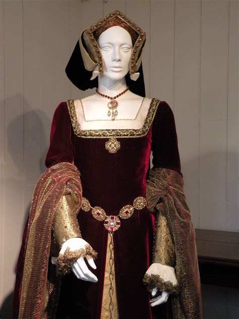 tudor era outfits